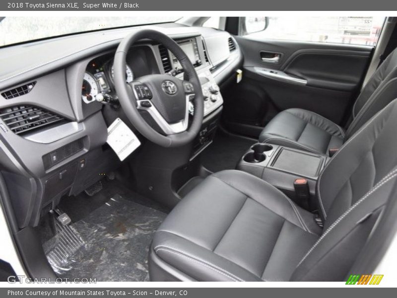 Super White / Black 2018 Toyota Sienna XLE