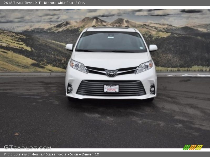 Blizzard White Pearl / Gray 2018 Toyota Sienna XLE