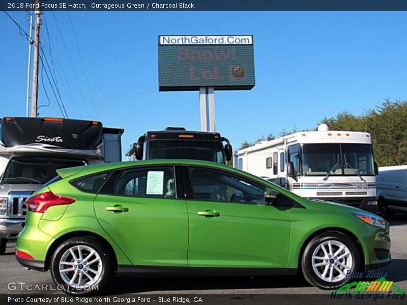 Outrageous Green / Charcoal Black 2018 Ford Focus SE Hatch