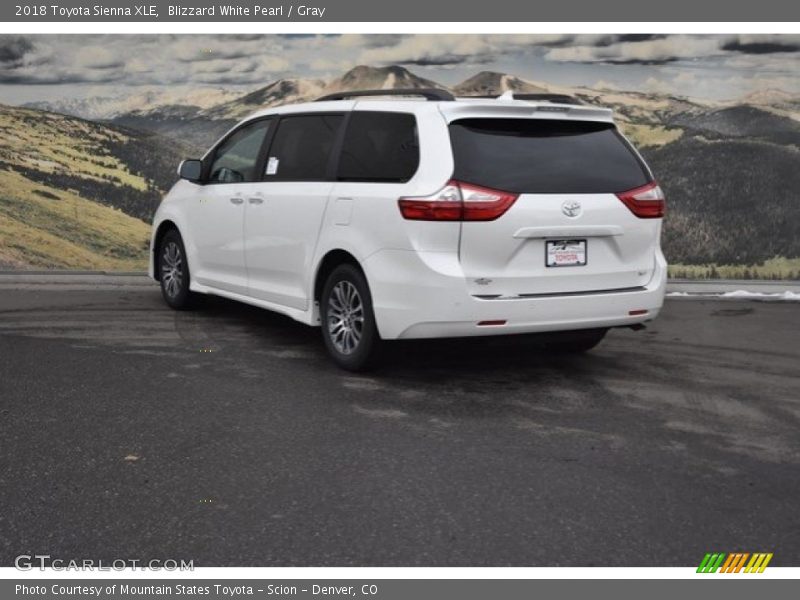 Blizzard White Pearl / Gray 2018 Toyota Sienna XLE