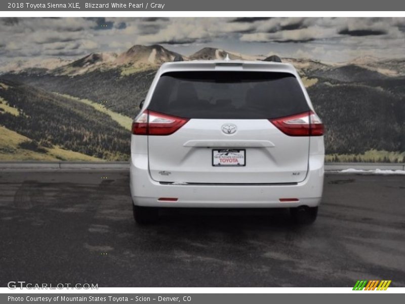 Blizzard White Pearl / Gray 2018 Toyota Sienna XLE