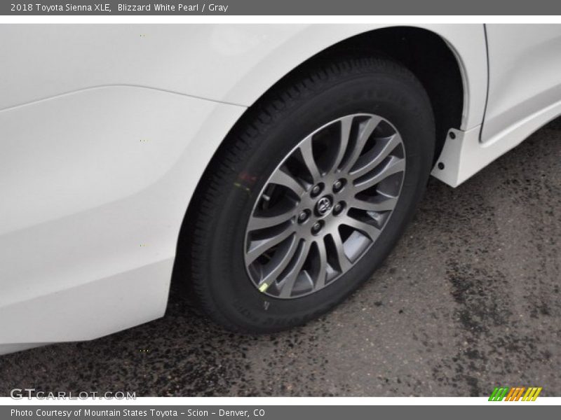 Blizzard White Pearl / Gray 2018 Toyota Sienna XLE