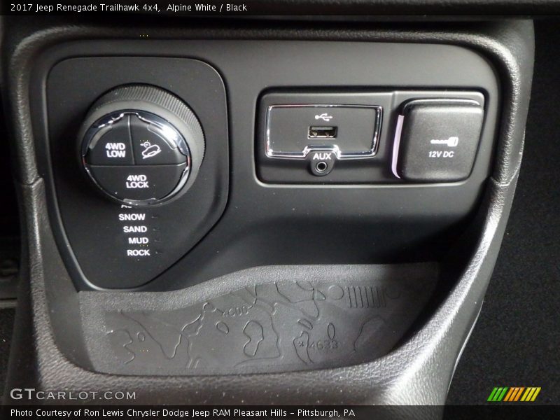 Alpine White / Black 2017 Jeep Renegade Trailhawk 4x4