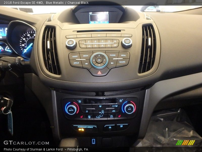 Blue Metallic / Charcoal Black 2018 Ford Escape SE 4WD