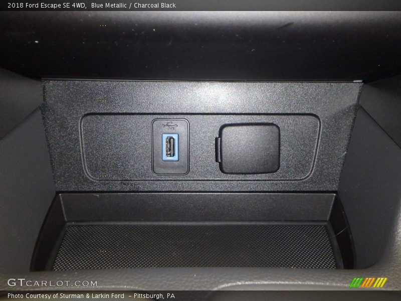 Blue Metallic / Charcoal Black 2018 Ford Escape SE 4WD