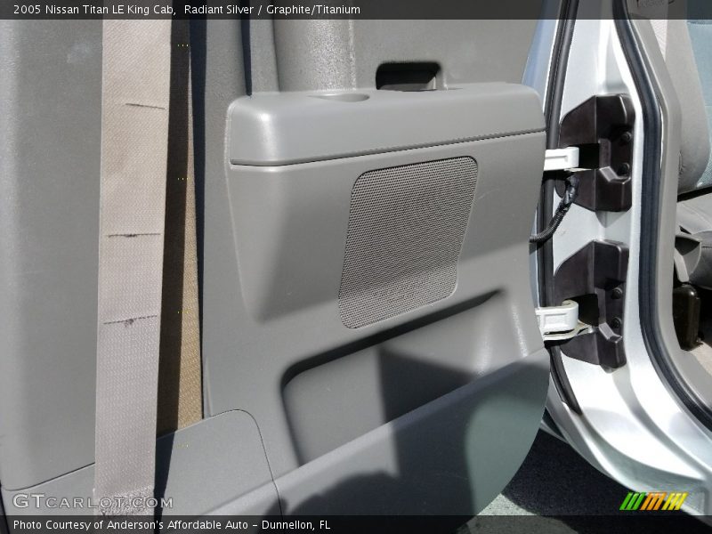 Radiant Silver / Graphite/Titanium 2005 Nissan Titan LE King Cab