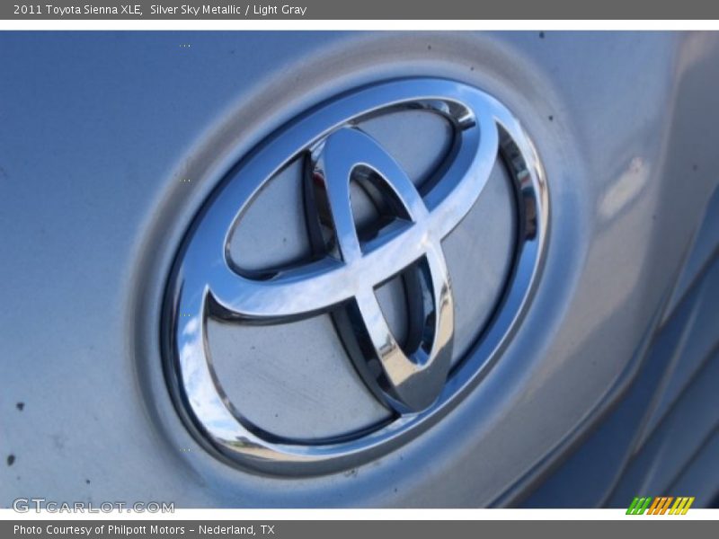 Silver Sky Metallic / Light Gray 2011 Toyota Sienna XLE