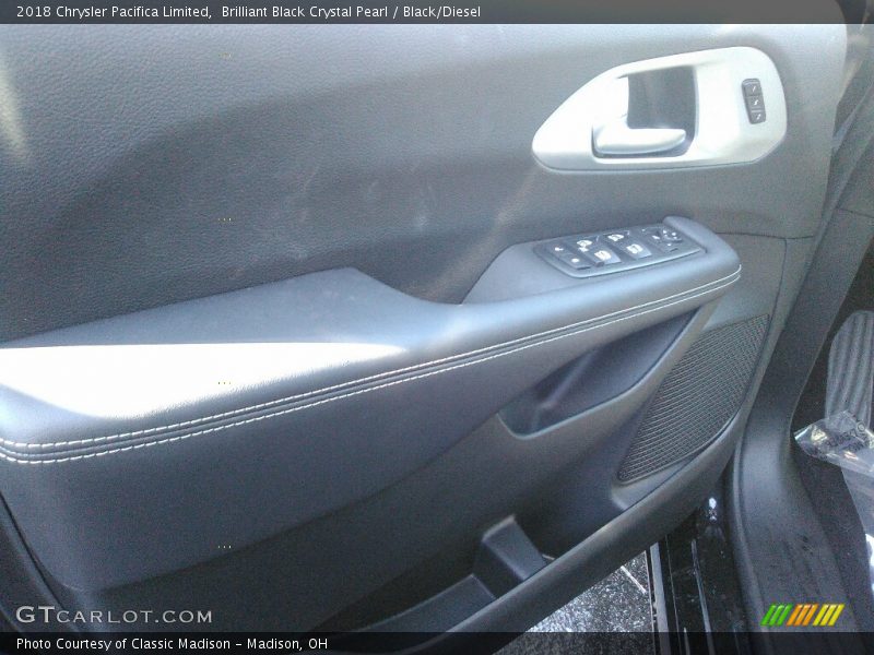 Brilliant Black Crystal Pearl / Black/Diesel 2018 Chrysler Pacifica Limited