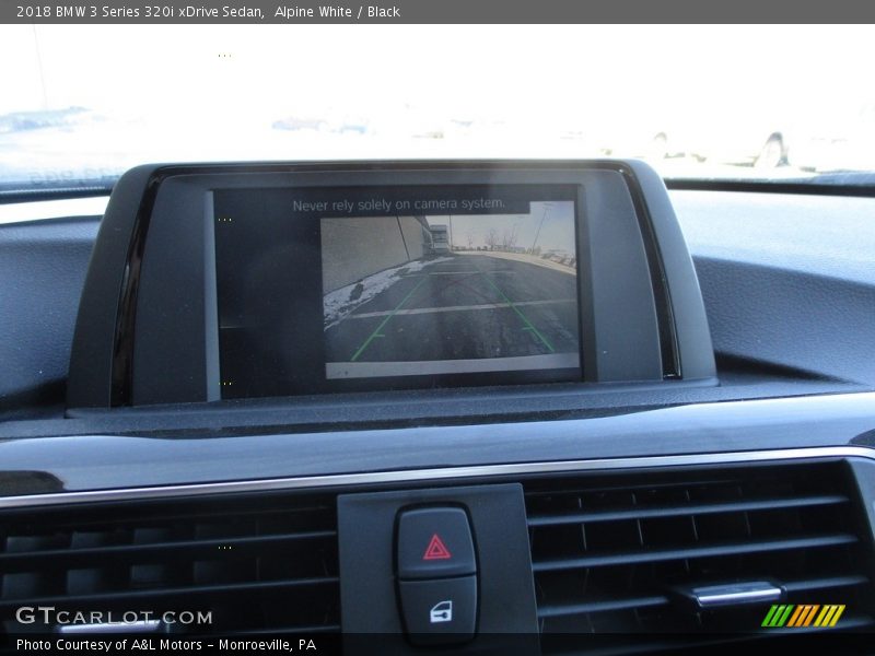 Alpine White / Black 2018 BMW 3 Series 320i xDrive Sedan