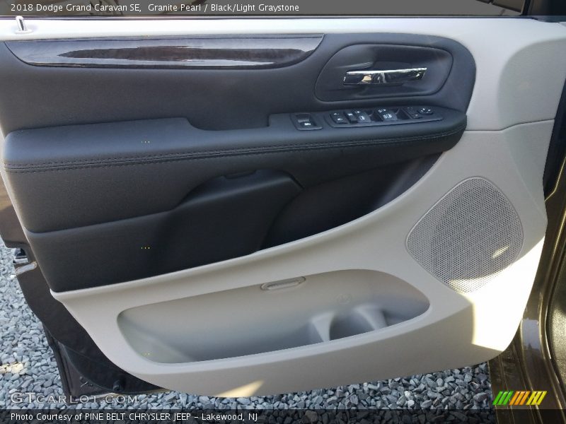 Granite Pearl / Black/Light Graystone 2018 Dodge Grand Caravan SE
