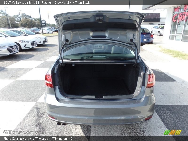 Platinum Gray Metallic / Titan Black 2017 Volkswagen Jetta SE