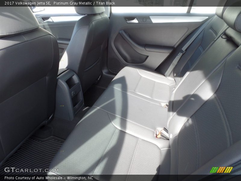 Platinum Gray Metallic / Titan Black 2017 Volkswagen Jetta SE