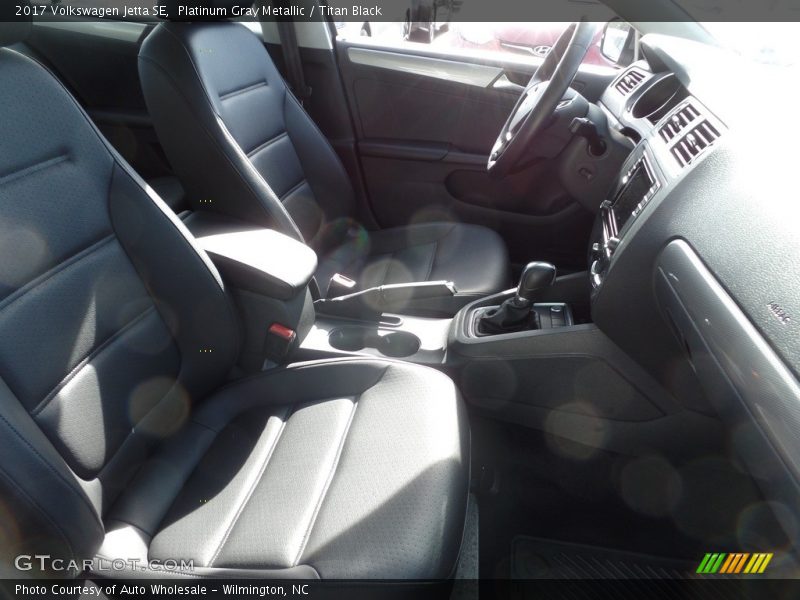 Platinum Gray Metallic / Titan Black 2017 Volkswagen Jetta SE