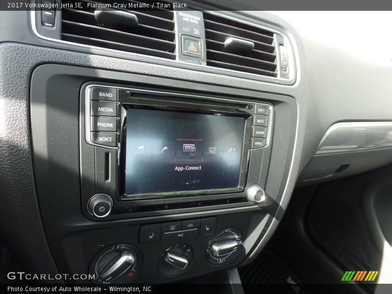Platinum Gray Metallic / Titan Black 2017 Volkswagen Jetta SE