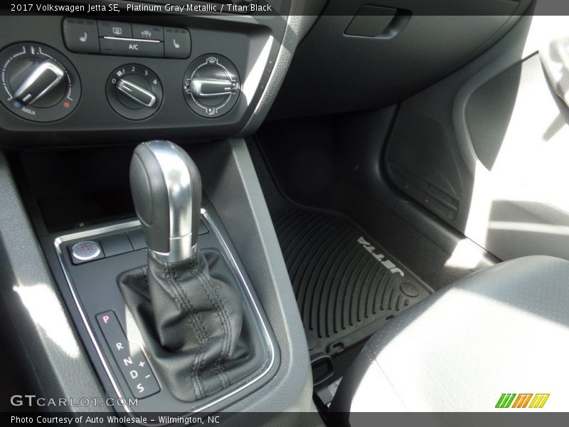 Platinum Gray Metallic / Titan Black 2017 Volkswagen Jetta SE