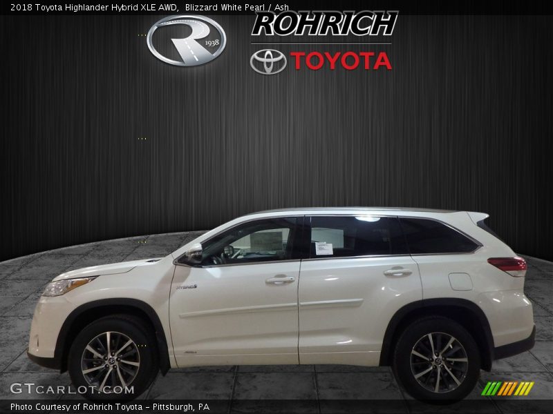 Blizzard White Pearl / Ash 2018 Toyota Highlander Hybrid XLE AWD