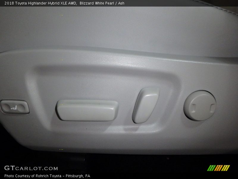 Blizzard White Pearl / Ash 2018 Toyota Highlander Hybrid XLE AWD