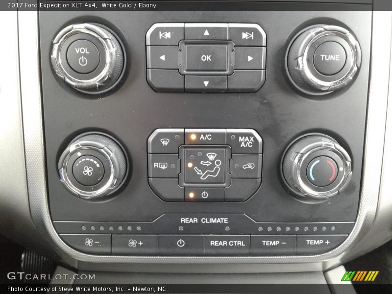 White Gold / Ebony 2017 Ford Expedition XLT 4x4