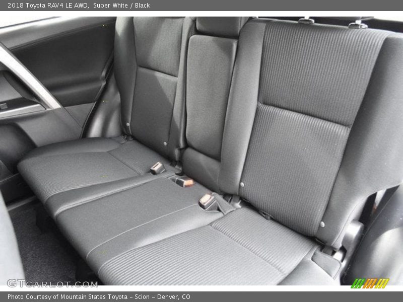 Super White / Black 2018 Toyota RAV4 LE AWD