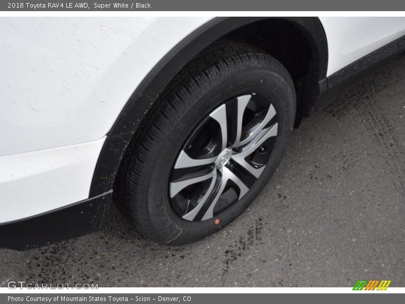 Super White / Black 2018 Toyota RAV4 LE AWD