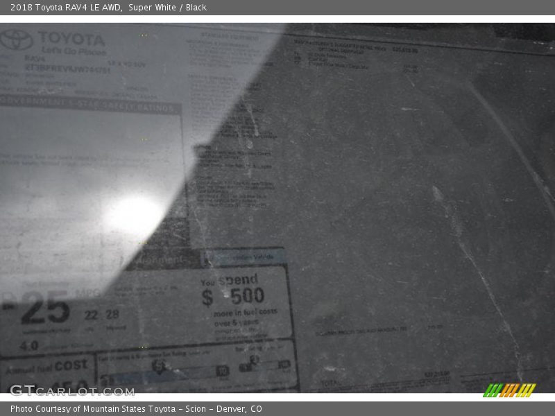 Super White / Black 2018 Toyota RAV4 LE AWD