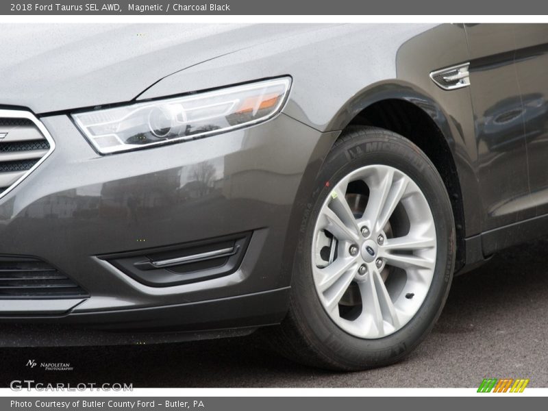 Magnetic / Charcoal Black 2018 Ford Taurus SEL AWD