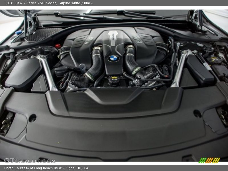 Alpine White / Black 2018 BMW 7 Series 750i Sedan