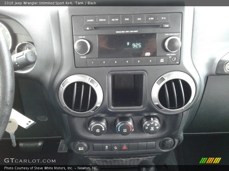 Tank / Black 2016 Jeep Wrangler Unlimited Sport 4x4