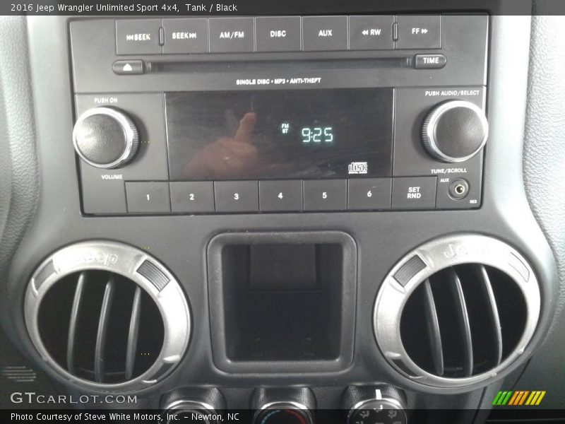 Tank / Black 2016 Jeep Wrangler Unlimited Sport 4x4