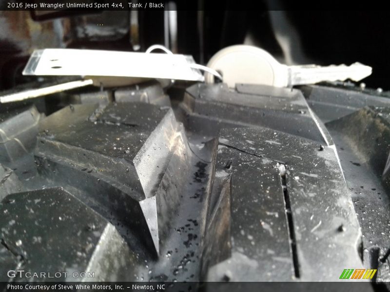 Tank / Black 2016 Jeep Wrangler Unlimited Sport 4x4