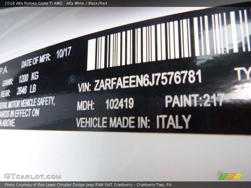 Alfa White / Black/Red 2018 Alfa Romeo Giulia Ti AWD