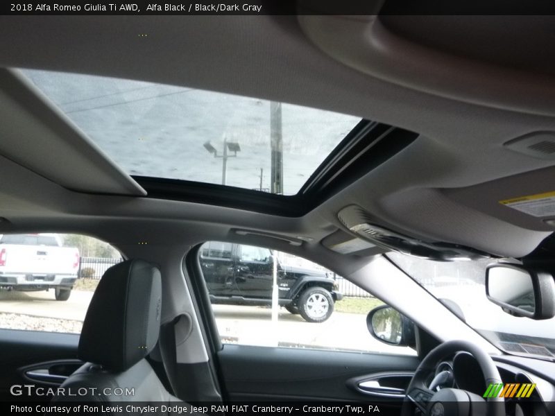 Alfa Black / Black/Dark Gray 2018 Alfa Romeo Giulia Ti AWD