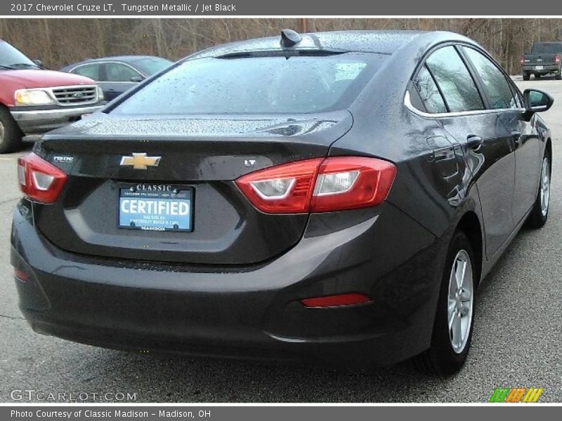 Tungsten Metallic / Jet Black 2017 Chevrolet Cruze LT