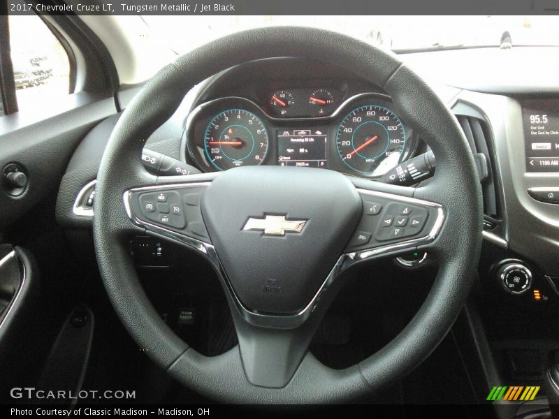 Tungsten Metallic / Jet Black 2017 Chevrolet Cruze LT