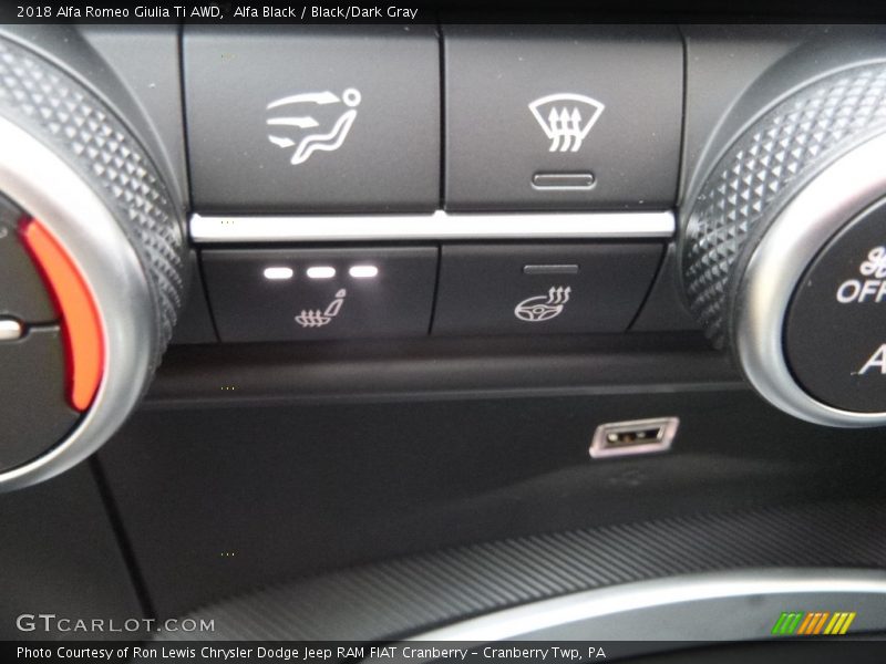 Alfa Black / Black/Dark Gray 2018 Alfa Romeo Giulia Ti AWD