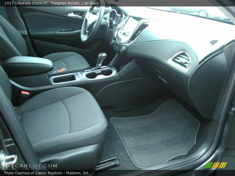 Tungsten Metallic / Jet Black 2017 Chevrolet Cruze LT
