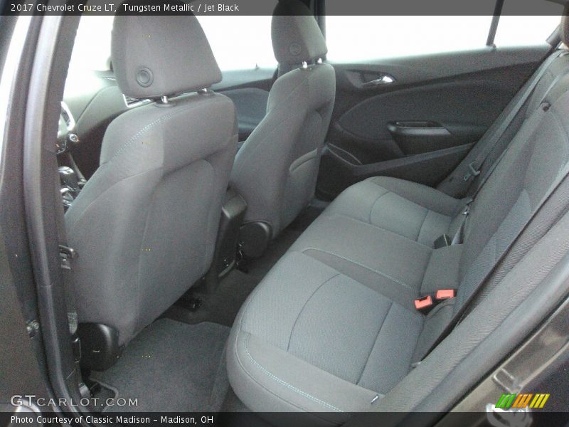 Tungsten Metallic / Jet Black 2017 Chevrolet Cruze LT