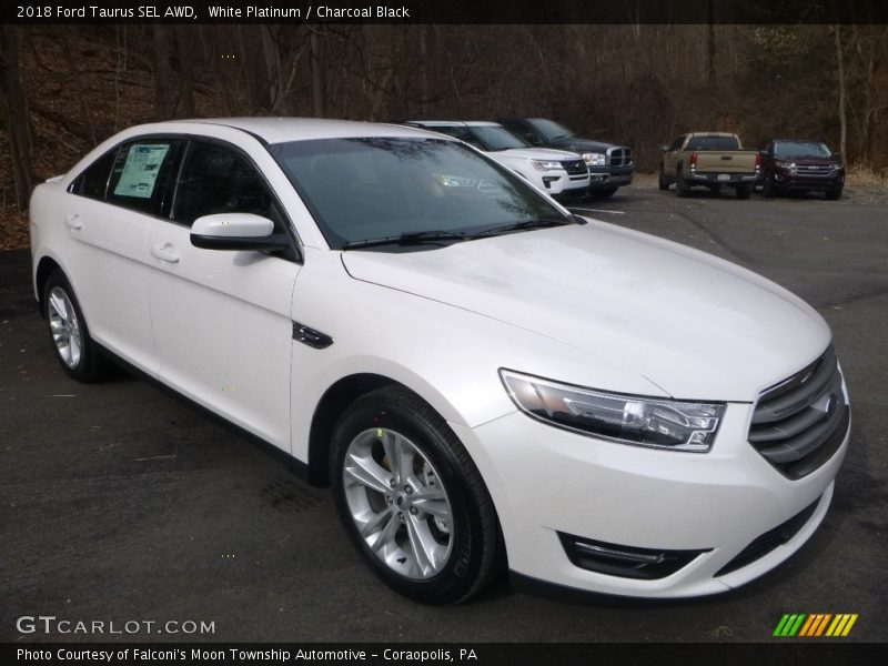 Front 3/4 View of 2018 Taurus SEL AWD