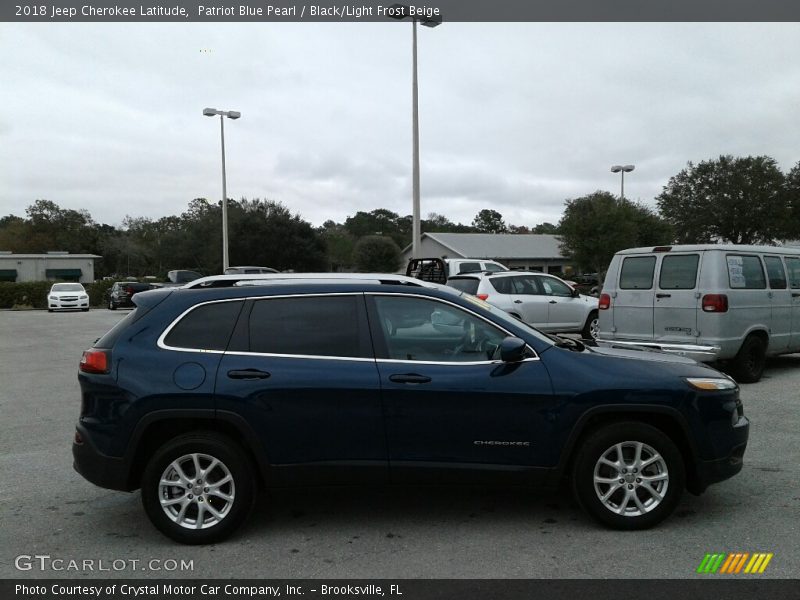 Patriot Blue Pearl / Black/Light Frost Beige 2018 Jeep Cherokee Latitude