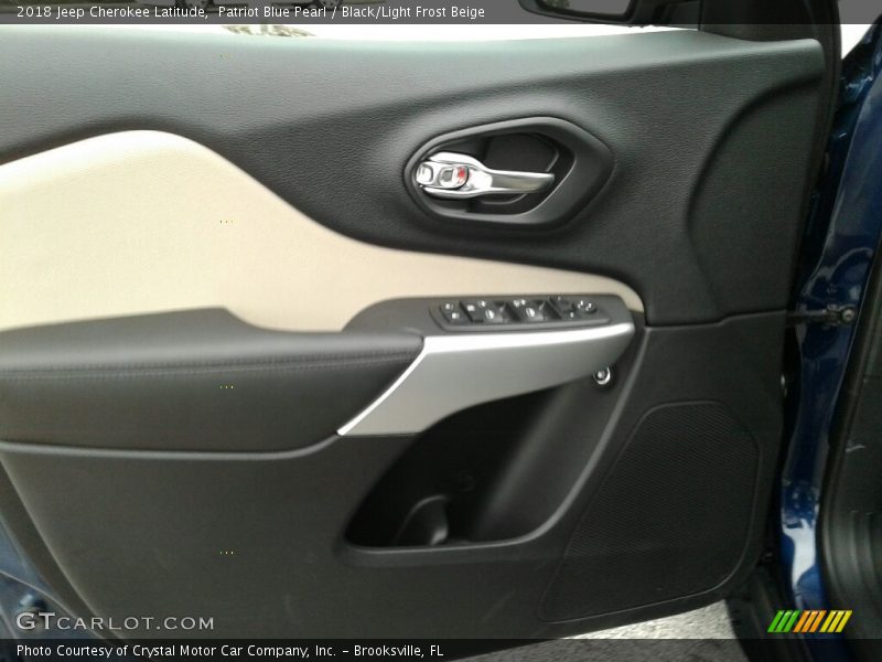 Patriot Blue Pearl / Black/Light Frost Beige 2018 Jeep Cherokee Latitude