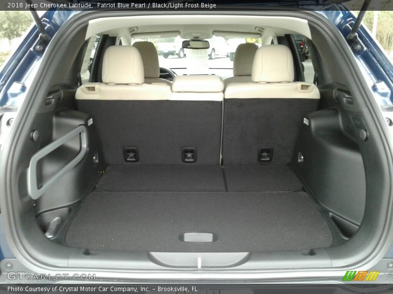Patriot Blue Pearl / Black/Light Frost Beige 2018 Jeep Cherokee Latitude