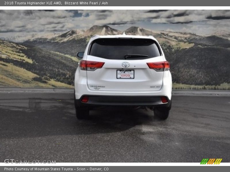 Blizzard White Pearl / Ash 2018 Toyota Highlander XLE AWD