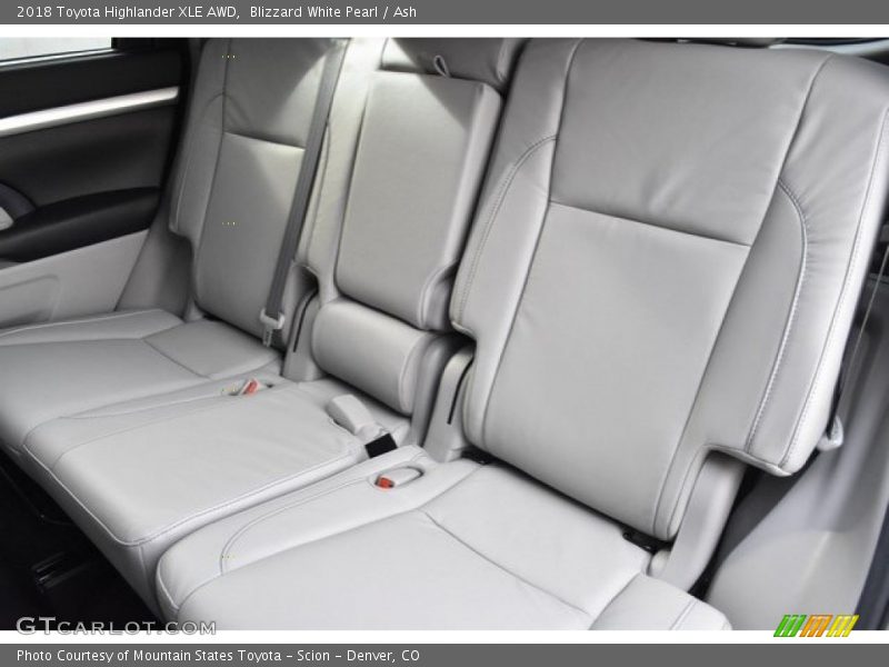 Blizzard White Pearl / Ash 2018 Toyota Highlander XLE AWD