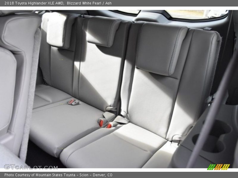 Blizzard White Pearl / Ash 2018 Toyota Highlander XLE AWD
