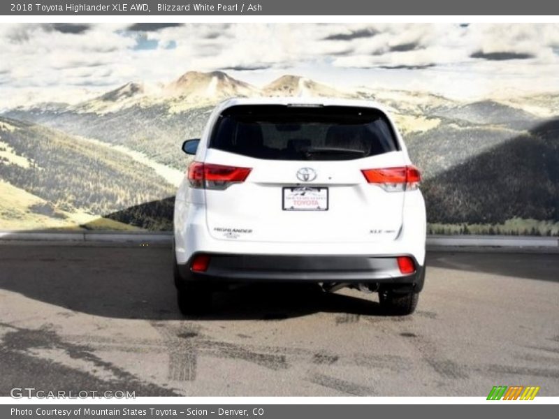 Blizzard White Pearl / Ash 2018 Toyota Highlander XLE AWD