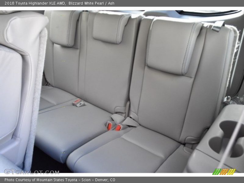 Blizzard White Pearl / Ash 2018 Toyota Highlander XLE AWD