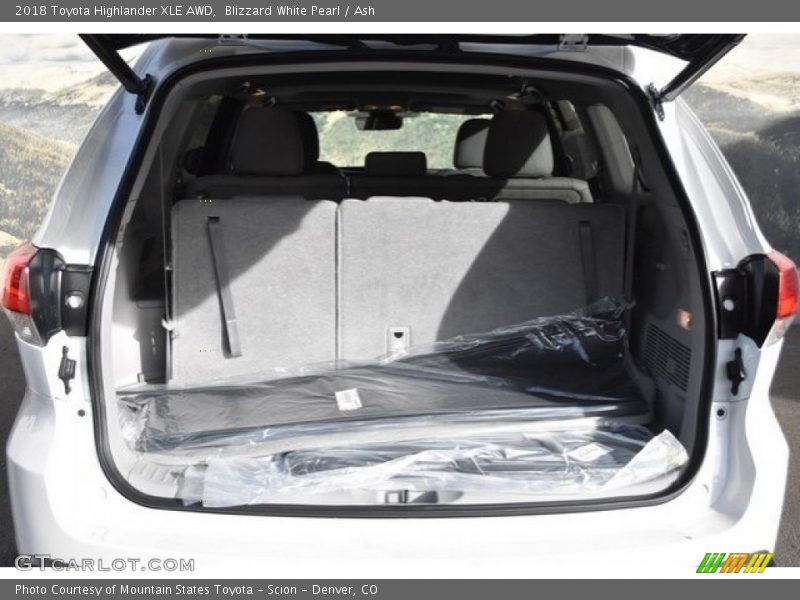 Blizzard White Pearl / Ash 2018 Toyota Highlander XLE AWD