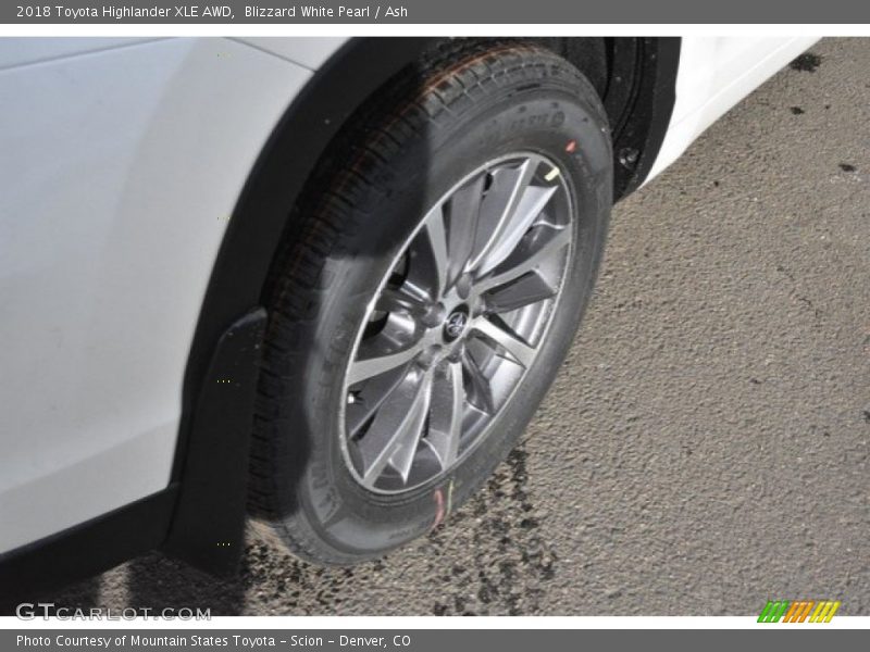 Blizzard White Pearl / Ash 2018 Toyota Highlander XLE AWD