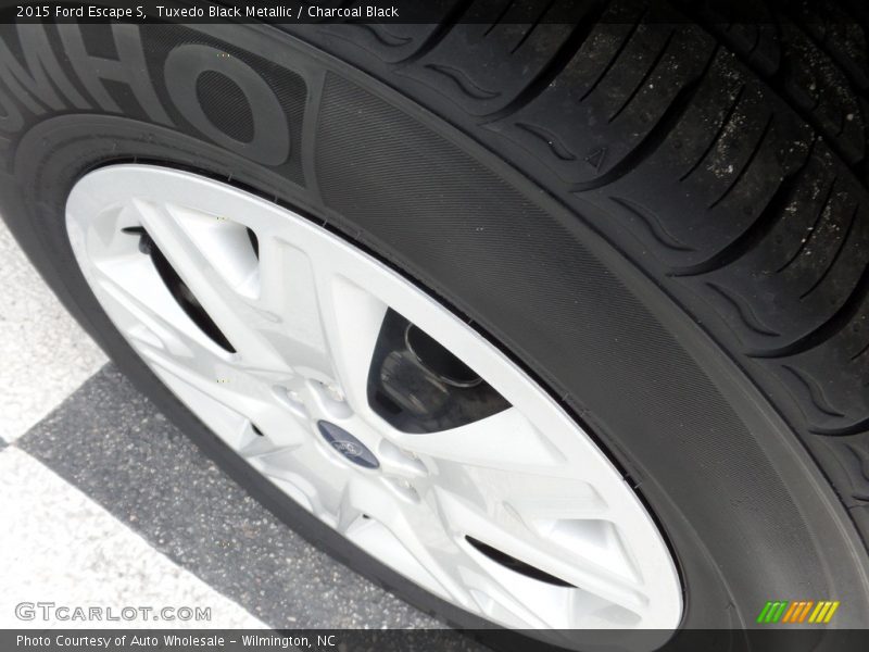 Tuxedo Black Metallic / Charcoal Black 2015 Ford Escape S