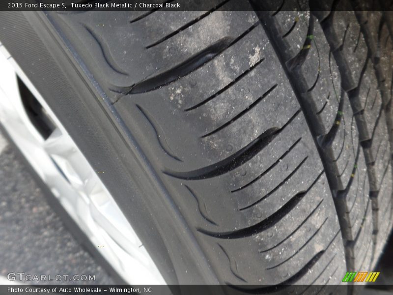 Tuxedo Black Metallic / Charcoal Black 2015 Ford Escape S